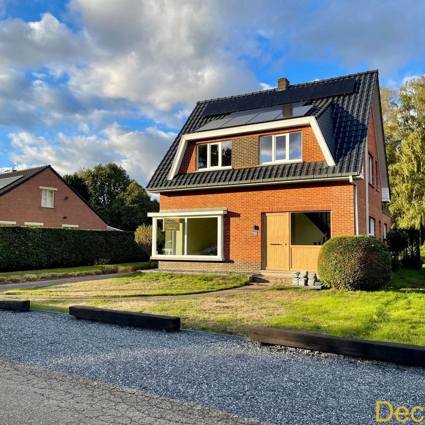 Volledig gerenoveerde woning met 3 slaapkamers, lage energiekost– rustig gelegen in het groen. - Foto 1