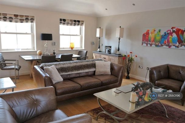 1 bedroom in a flat share to rent - Photo 1