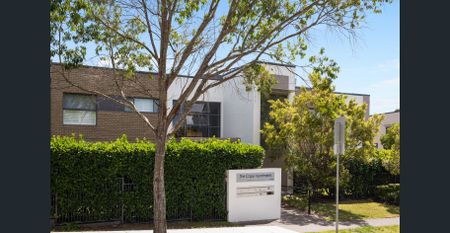 Stylish Apartment with North-Facing Alfresco Entertanining - Photo 2