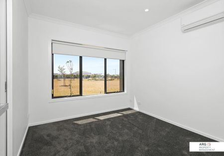 4 Arrowgrass Walk, Thornhill Park, VIC, 3335 - Photo 2