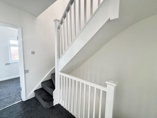 4 bedroom end of terrace house to rent - Photo 1