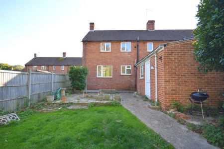 3 bedroom semi-detached house to rent - Photo 5
