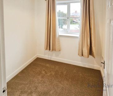 3 bedroom end of terrace house to rent - Photo 3