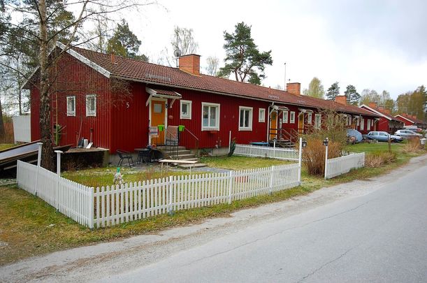 Stripavägen: Radhustvåa med uteplats - Photo 1