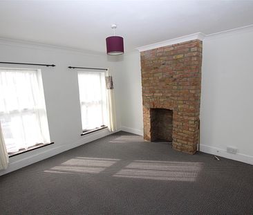 2 bedroom Terraced House to let - Photo 3