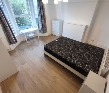 Room in a Shared House, Palmers Road, N11 - Photo 3