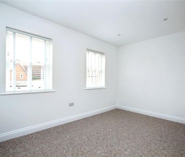 2 bedroom end of terrace house to rent - Photo 3