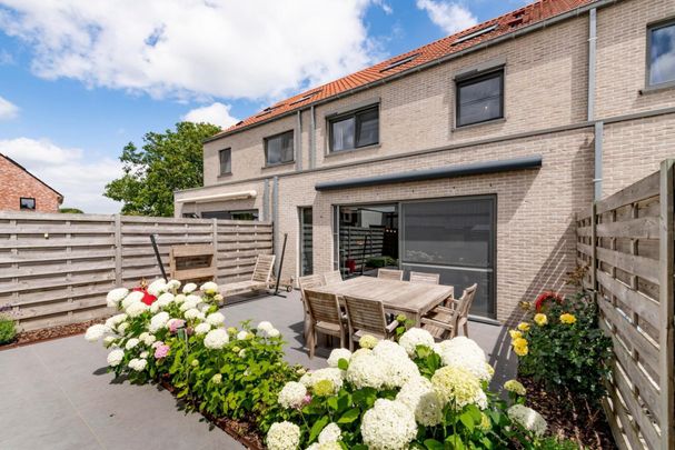 INSTAPKLARE GEZINSWONING MET 3 SLAAPKAMERS EN CARPORT!!!! - Foto 1