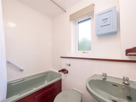 2 bedroom end of terrace house to rent - Photo 4
