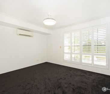 CONVENIENTLY LOCATED, COMFORTABLE 3X1 FAMILY HOME!!! - Photo 4