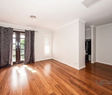 10 Ridgegreen View, Caroline Springs - Photo 4