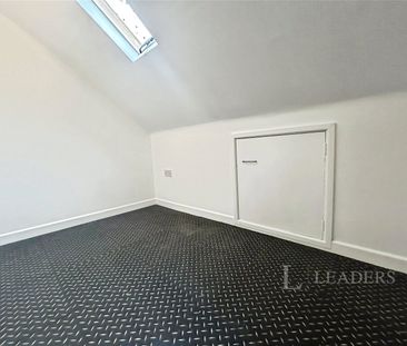 3 bedroom house to rent The Knares, Basildon, Essex, SS16 - Photo 3