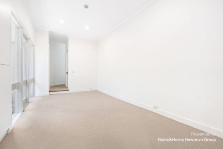 Charming 2-Bedroom Home with Leafy Courtyard in Prime Woollahra Location - Photo 3