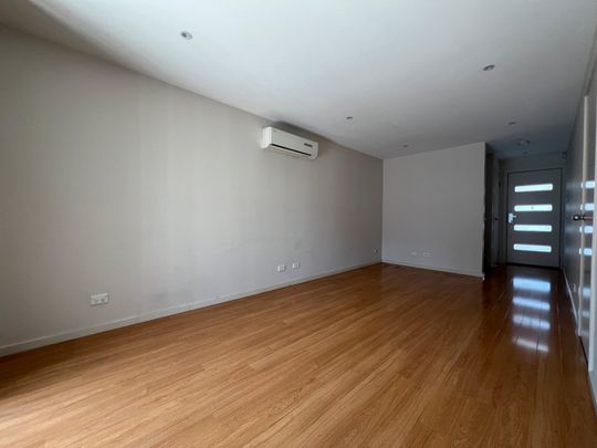 Cosy 2 Bedroom Town House In Prime Location - Photo 1