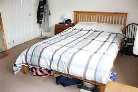 Deerbarn Road, Guildford, GU2 8AT - Photo 3