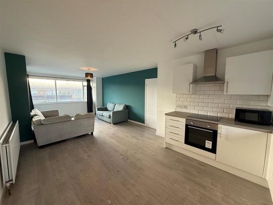 2 bedroom flat to rent - Photo 1