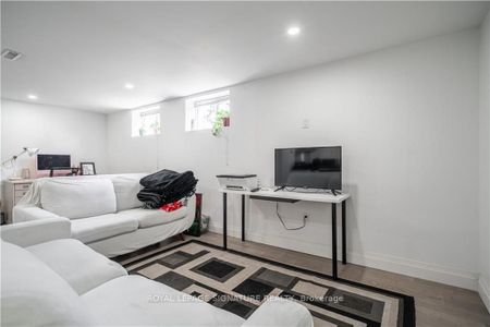 Detached Home For Lease | X8129024 - Photo 3