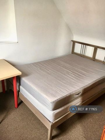 4 bedroom flat to rent - Photo 2