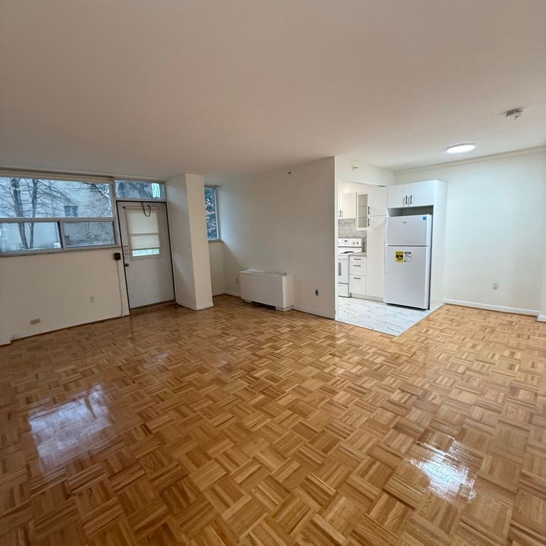 For Lease - 4 Deer Park Crescent Unit# 1C, Toronto, Ontario - Photo 1