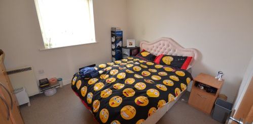2 Bedroom top floor flat on Pownall Road - Photo 2