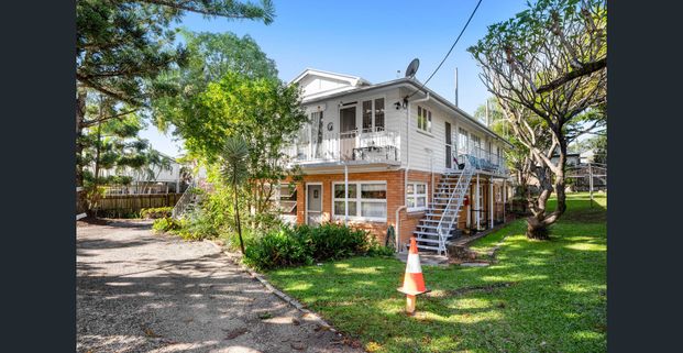 Charming One-Bedroom Unit in a Small, Quiet Complex - Photo 1
