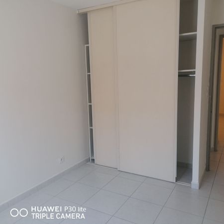 Location Appartement 3 pièces 56m² CHATEAURENARD 13160 - Photo 2