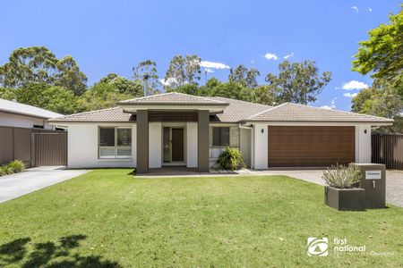 STUNNING LOW SET FAMILY HOME IN WELLINGTON POINT - 4 BEDROOMS + STUDY - Photo 4