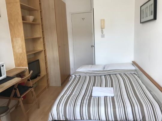 Studio to rent - Photo 1