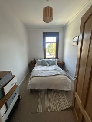 Two Bedroom Spacious Flat for Rent in Surbiton - Photo 1