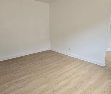 For Lease - 137 Eglinton Avenue Unit# 28, Toronto, Ontario - Photo 2