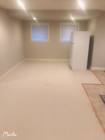 Lovely, Large Studio in the Area of Elgin's Forest Ridge - Photo 3