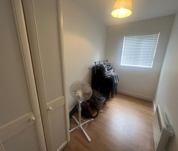 2 Bedroom Flat / Apartment - High Street, West End - Photo 3