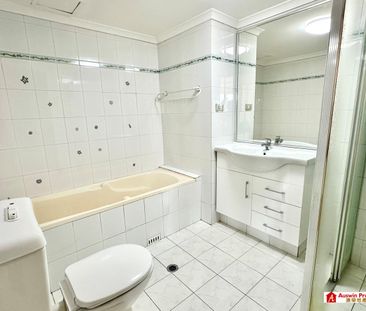 Spacious & North Facing Apartment with Court yard in Prime Location - Photo 4