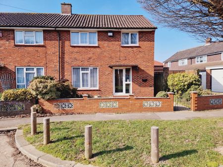 3 bedroom semi-detached house to rent - Photo 3