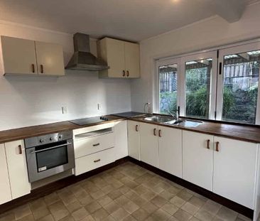 STUNNING HARBOUR VIEWS IN ONERAHI - Photo 3