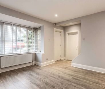 A stylish, recently renovated four bedroom house with home office i... - Photo 2