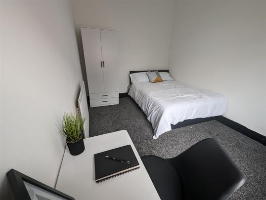 1 Beds - House share - - Photo 1