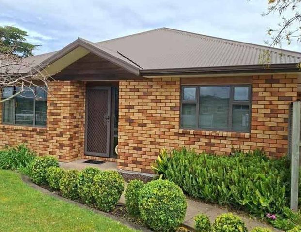 4-Bedroom Home in Central Cambridge – Walk to Town! - Photo 1