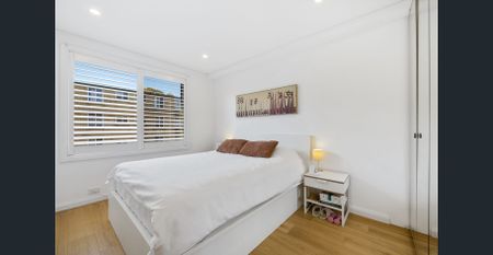 Fully renovated 3 bedroom unit with locked up garage! Great for young couple/family. Timber Floor throughout. - Photo 4