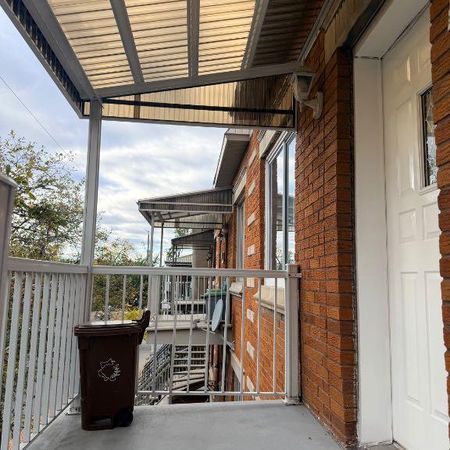 Grand 4 ½, Haut de duplex à Ahuntsic (Montréal) – 1900 $ / mois - Photo 4