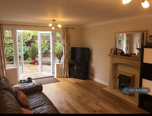 3 bedroom semi-detached house to rent - Photo 1
