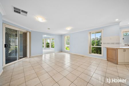 Spacious 4 Bedroom Ensuite Jerrabomberra Home - Photo 3