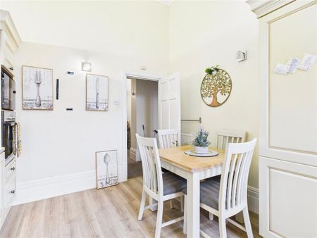 3 bedroom apartment to rent - Photo 2