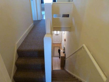 Hawthorn Road, Edmonton, N18 - Photo 5