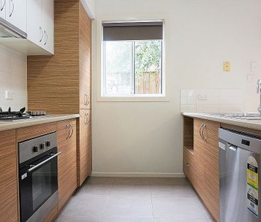 Modern Family Home - Photo 4