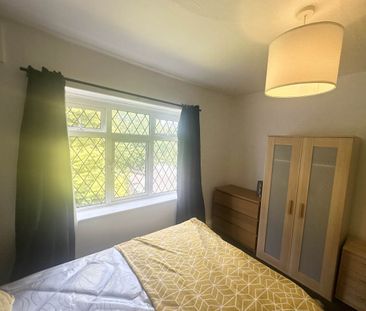 Eden Crescent (Room 4), Burley, Leeds - Photo 2