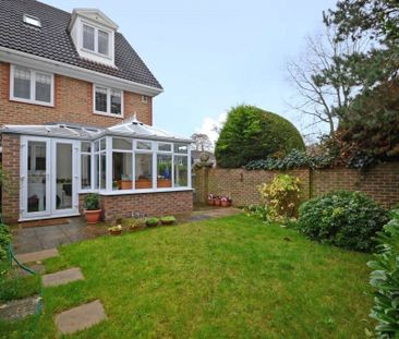 Stafford Square, Rosslyn Park, Weybridge, Surrey, KT13 - Photo 2