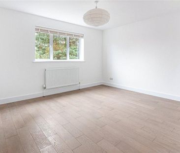 4 bedroom detached house to rent - Photo 2