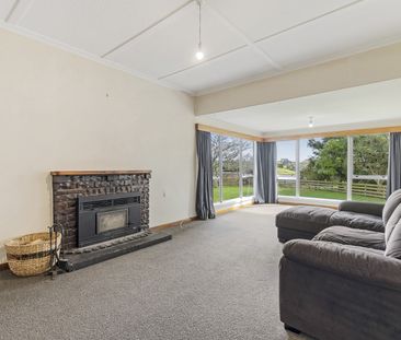 8 Hydro Road, New Plymouth - Photo 2