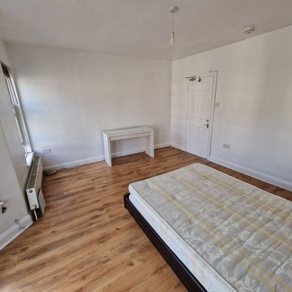1 bedroom in a house share to rent - Photo 1